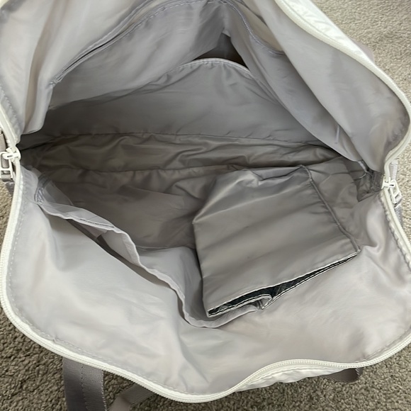 Under Armour Bag - Picture 2 of 4